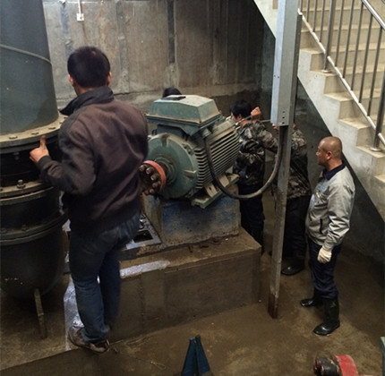我公司为北京某排水站维修90KW水泵，进口轴承、机封更换